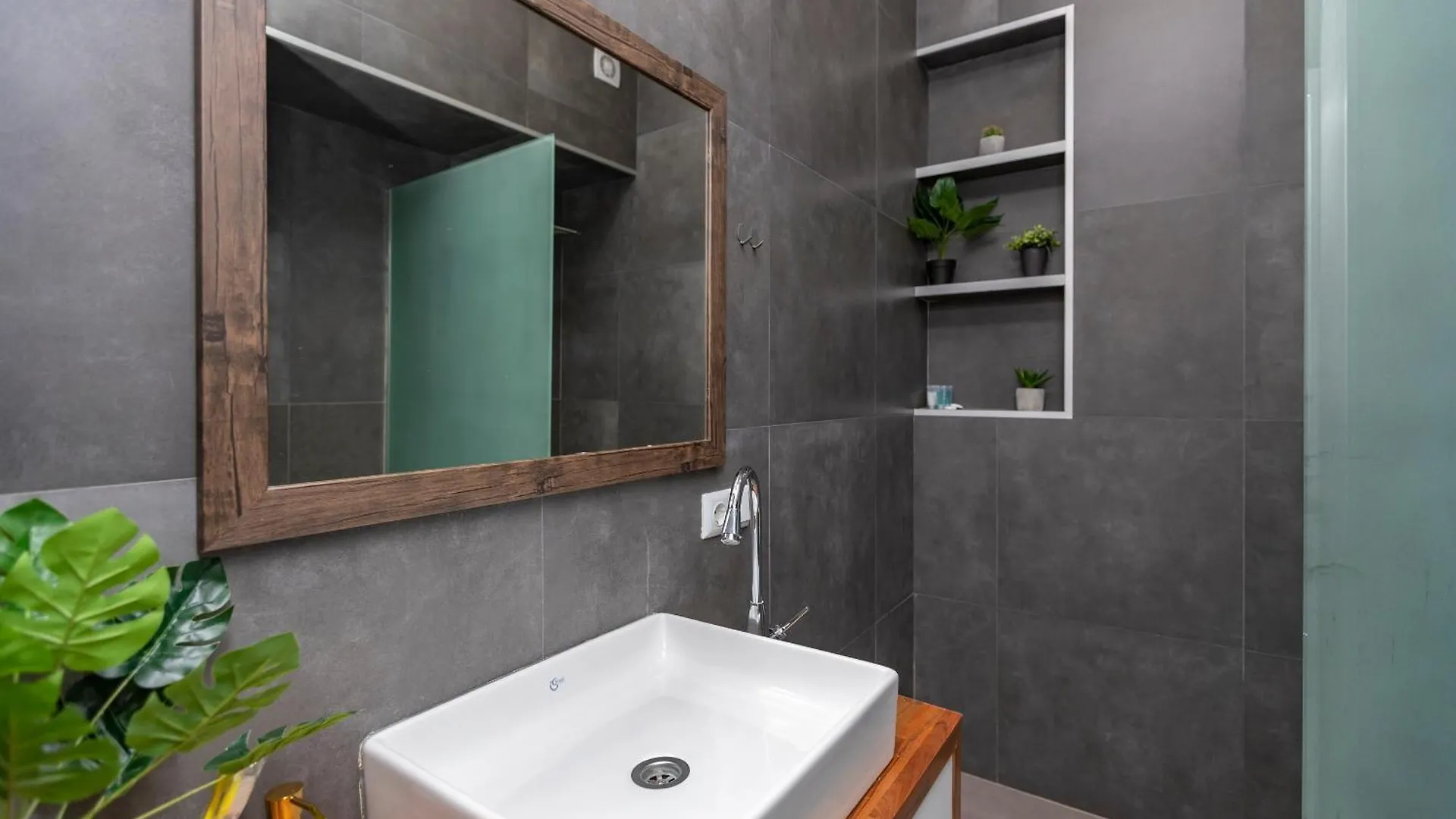 Wonderful Apartment In The City Center Of Tbilisi