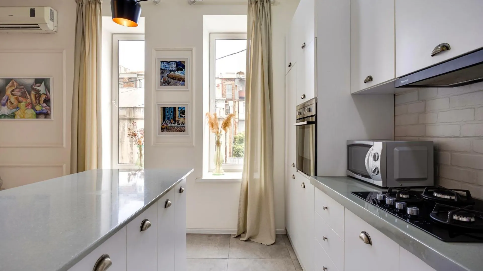 Wonderful Apartment In The City Center Of Tbilisi